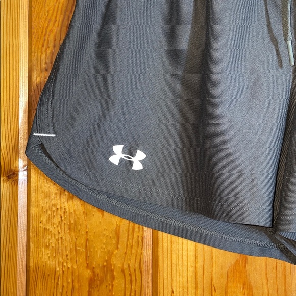 Under Armour gray Loose Fit Shorts Heat gear size small athleisure workout short - Picture 3 of 5